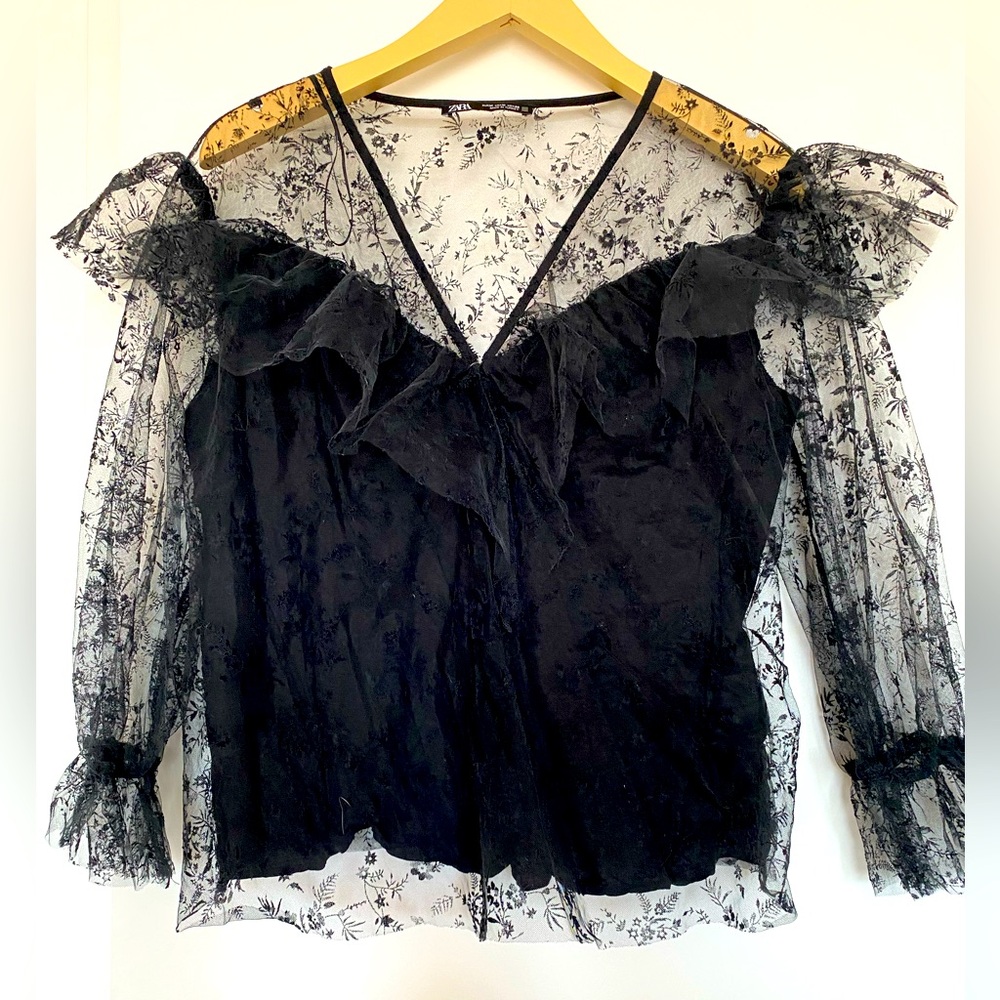 Black lace women’s medium top